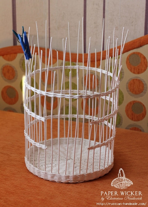 Плетение из газет. Клетка для птички (5) (500x700, 276Kb)