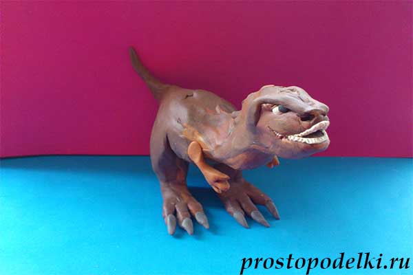 Динозавр из пластилина-title