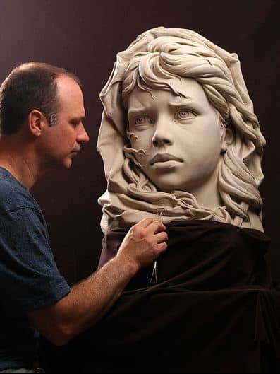 Philippe Faraut. Скульптура из глины. За работой