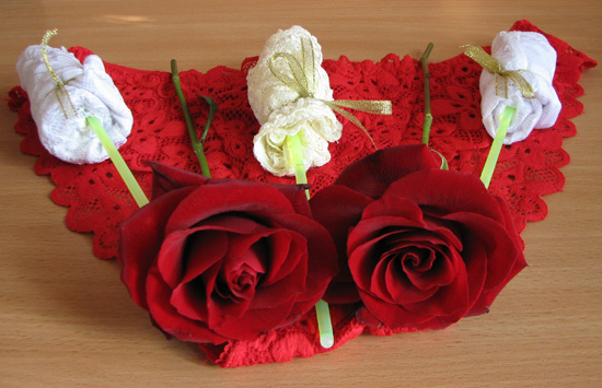 розы из женских трусиков в подарок своими руками