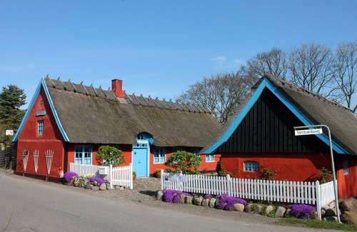 Сказочные городки и деревни в разных уголках мира (18 фото)