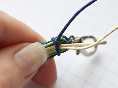 Многорядные бусы на вощеных шнурах: как сделать аккуратный узел?, фото № 5
