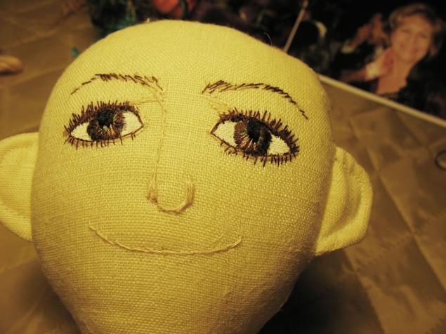 Как я вышиваю лицо текстильной кукле, фото № 10