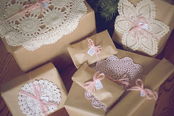 Красиво упаковать подарок — легко: 20 способов использования крафт-бумаги, фото № 6
