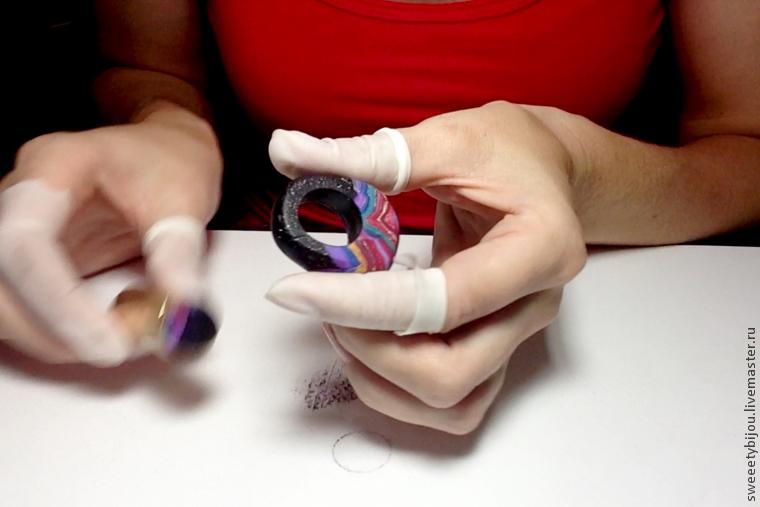 Как сделать яркое цельное кольцо из полимерной глины, фото № 13