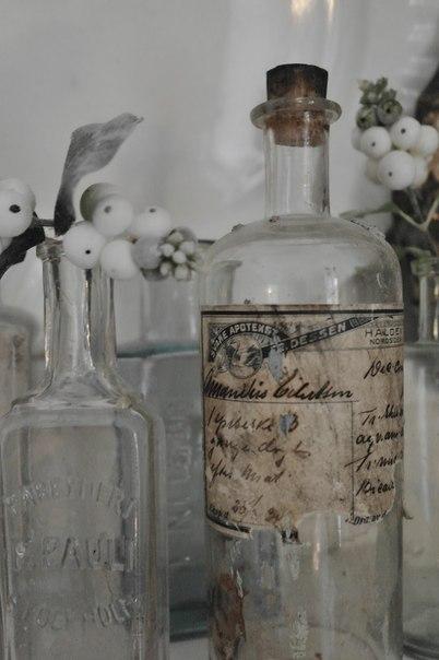 Композиции из стеклянных бутылок в интерьере, фото № 11