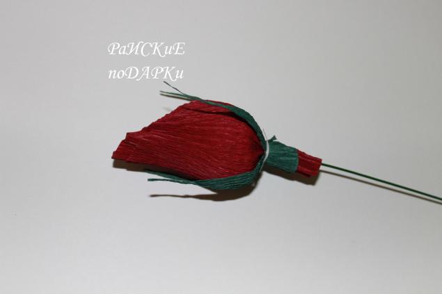 Бутон розы с конфеткой из гофробумаги (креп), фото № 11