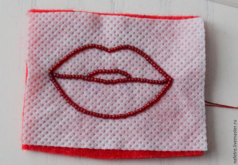 Создаем стильную объемную брошь из бисера «Red Lips», фото № 10