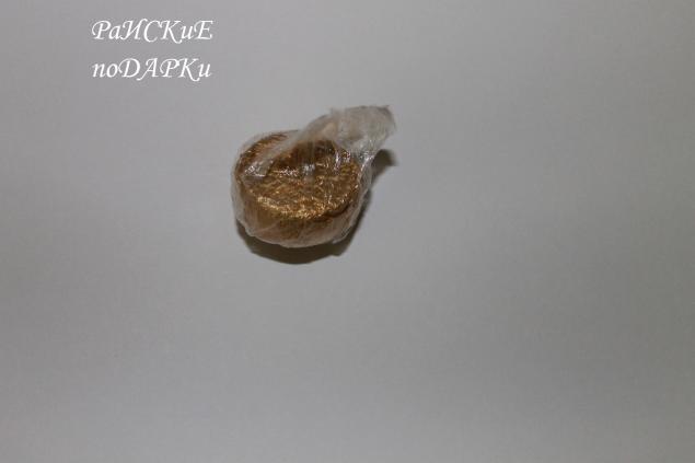 Бутон розы с конфеткой из гофробумаги (креп), фото № 5