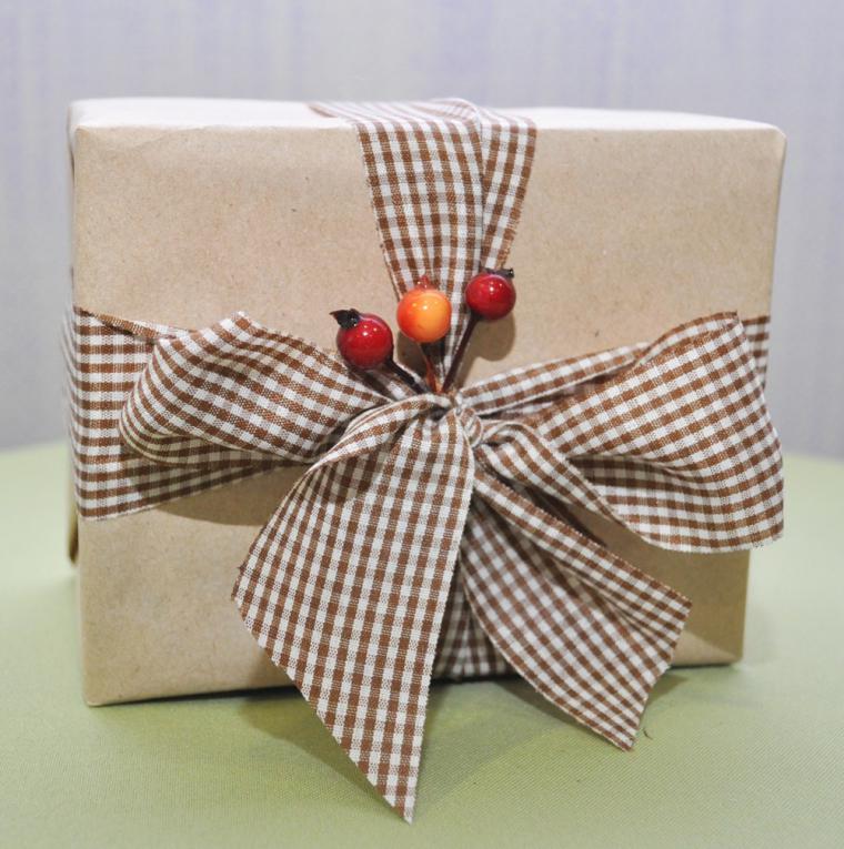 Красиво упаковать подарок — легко: 20 способов использования крафт-бумаги, фото № 5