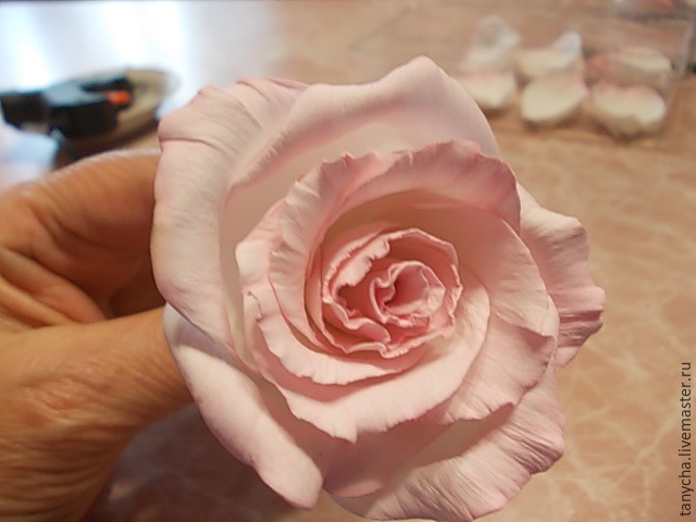 Роза из фоамирана «Нежность». Часть 2: сборка, фото № 17