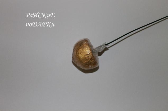 Бутон розы с конфеткой из гофробумаги (креп), фото № 6
