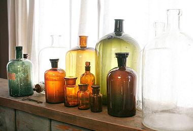 Композиции из стеклянных бутылок в интерьере, фото № 1