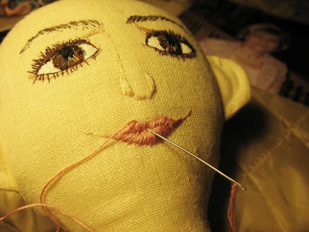 Как я вышиваю лицо текстильной кукле, фото № 11