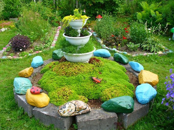 Декоративные камни в саду, фото № 5