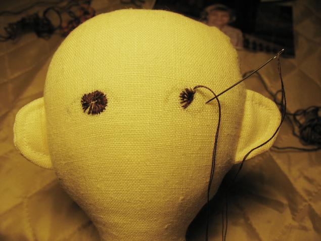 Как я вышиваю лицо текстильной кукле, фото № 4