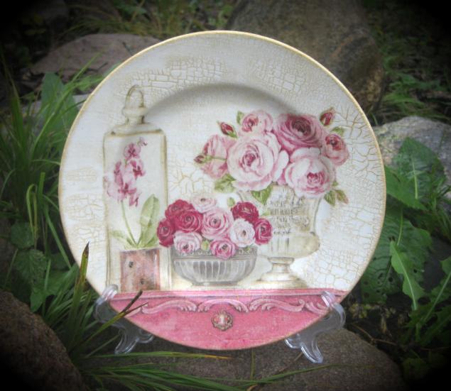 Декупаж фарфоровой тарелки «Розы Прованса», фото № 9