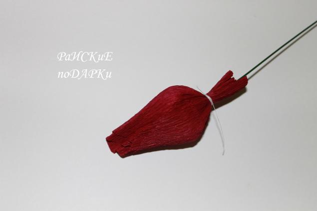 Бутон розы с конфеткой из гофробумаги (креп), фото № 10