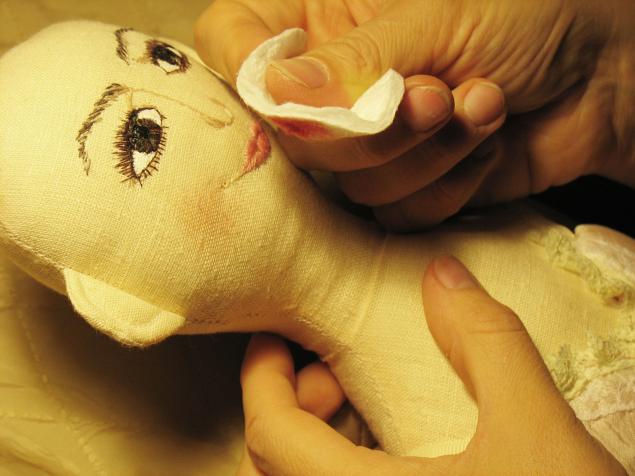 Как я вышиваю лицо текстильной кукле, фото № 15