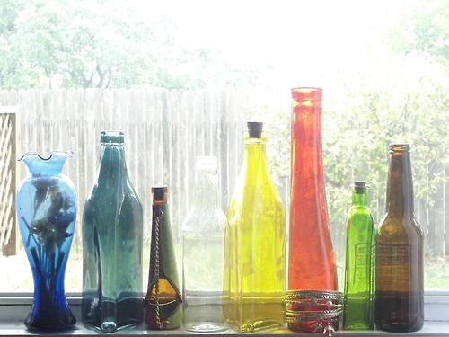 Композиции из стеклянных бутылок в интерьере, фото № 3