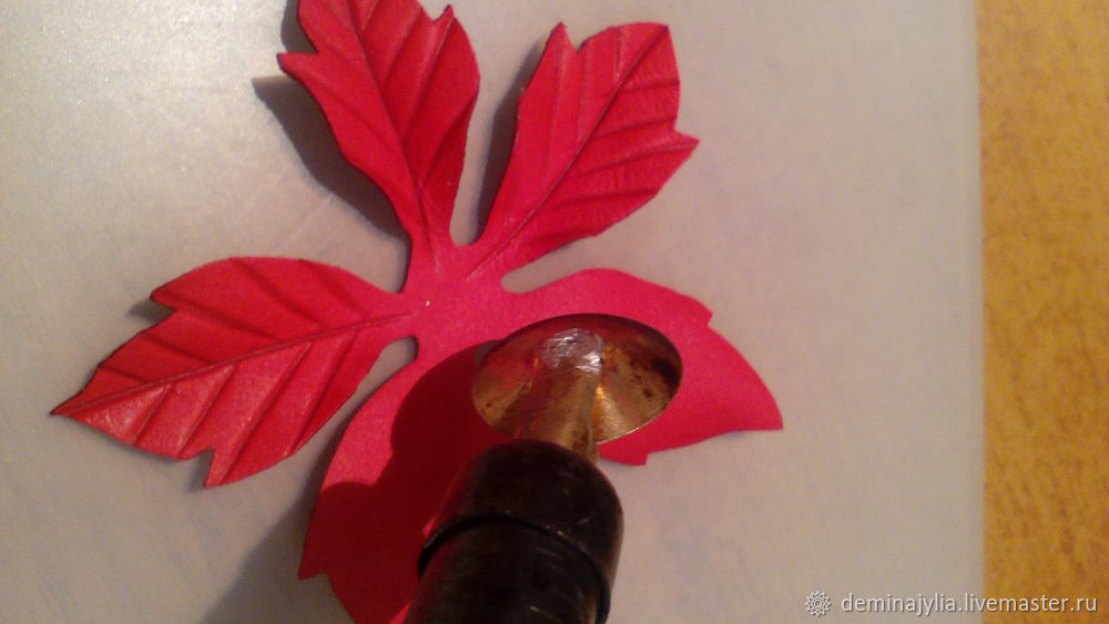 Создаем из кожи брошь «Рождественский цветок. Пуансеттия», фото № 8