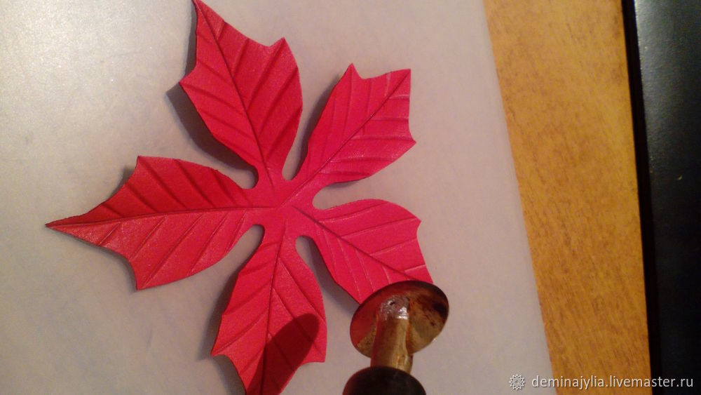 Создаем из кожи брошь «Рождественский цветок. Пуансеттия», фото № 9