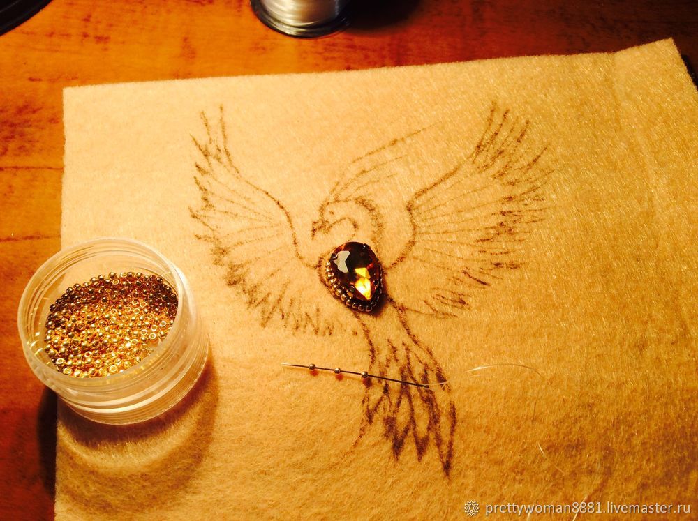 Мастер-класс: как сделать брошь «Жар-птица» из бисера, бусин и перьев, фото № 9
