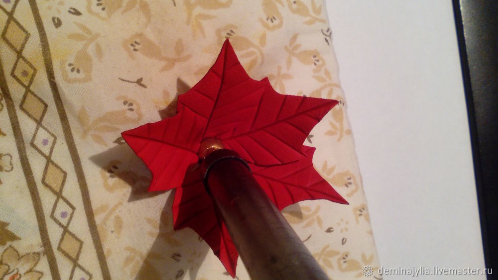 Создаем из кожи брошь «Рождественский цветок. Пуансеттия», фото № 11