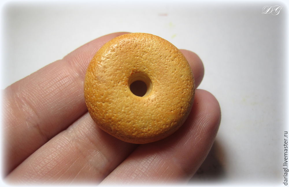 Делаем пончик с кусочками фруктов из полимерной глины, фото № 10