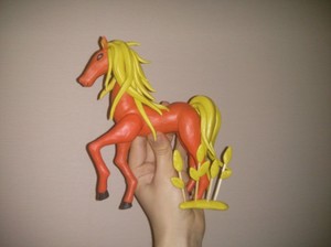 Лошадь из пластилина