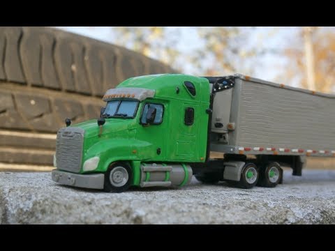 Урок как слепить из пластилина Freightliner Cascadia 