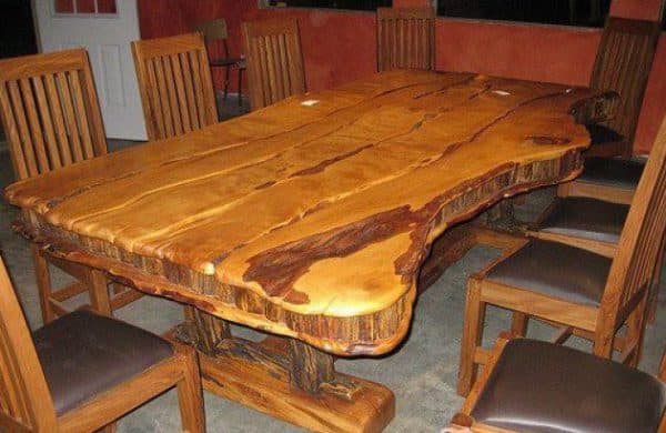 самодельный деревянный стол из тиса