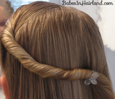 Прическа из длинных волос – к празднику в школе и детском саду