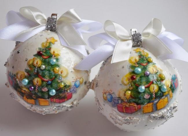 Стильные декупажные шары с легкостью украсят новогоднюю елку и сделают ее оригинальной