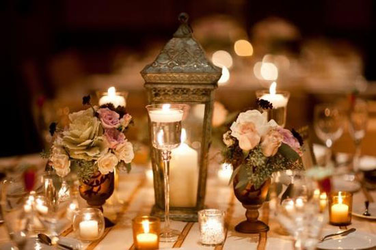 Декор свадебного стола: свечи и цветы