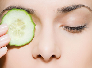 Как правильно ухаживать за кожей вокруг глаз