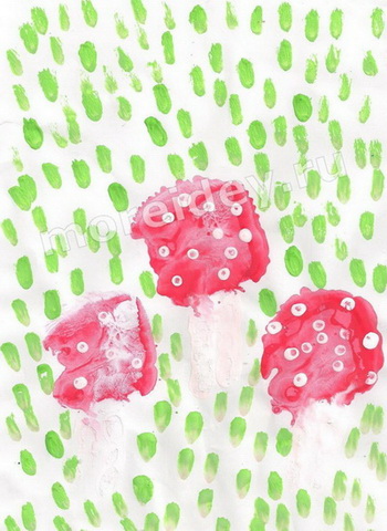 Рисунки ладошками: грибы мухоморы