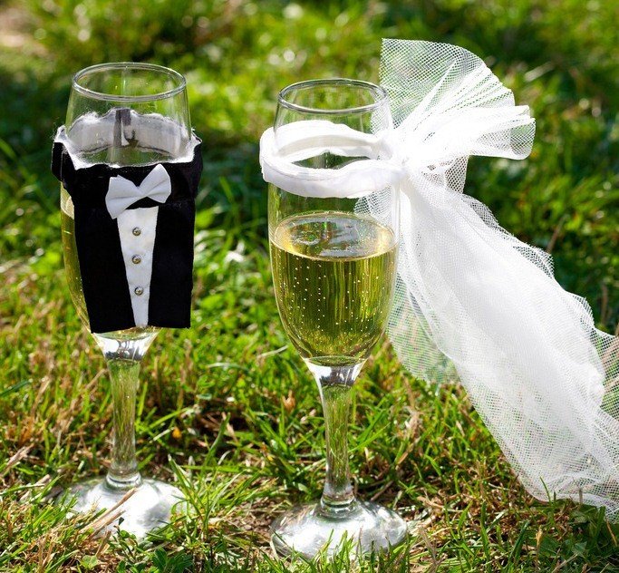 Дизайн свадебных бокалов в стиле жених и невеста