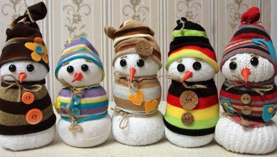Снеговики из носков.
