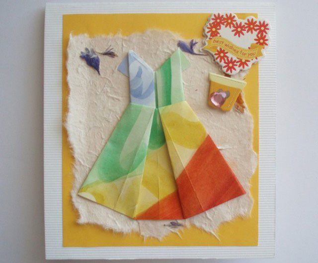 открытка с платьями на День Рождения