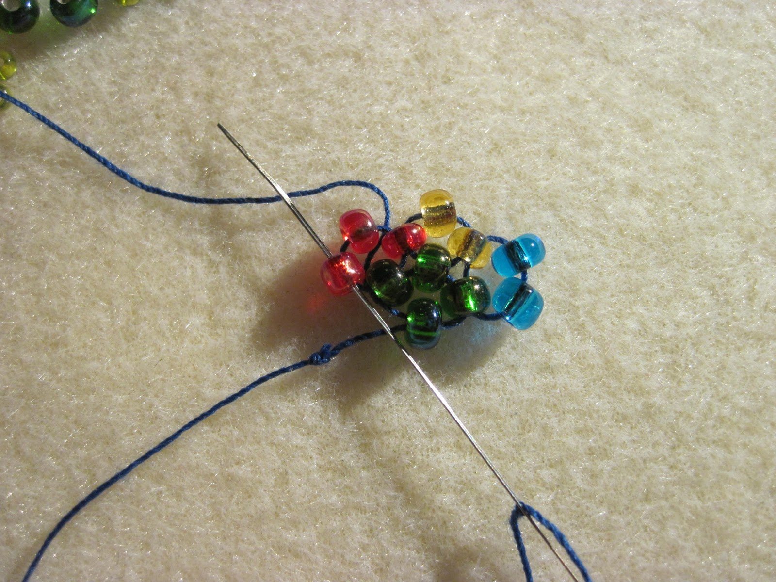Квадратный жгут из бисера - схема плетения 1