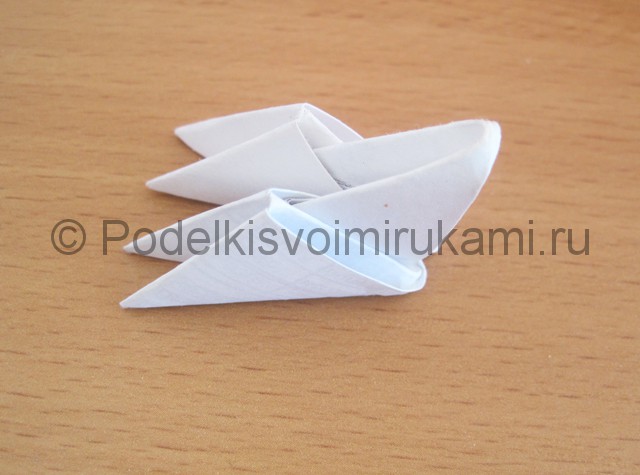 Поделка лебедя оригами из бумаги. Фото 2.