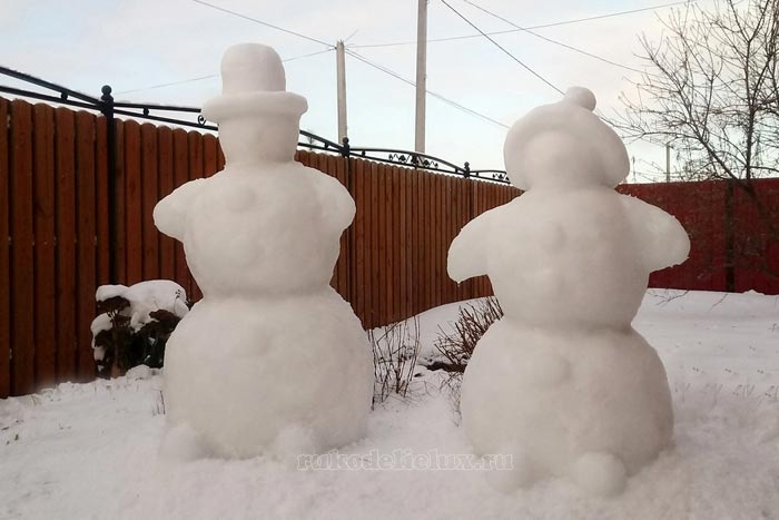 Снеговик из снега