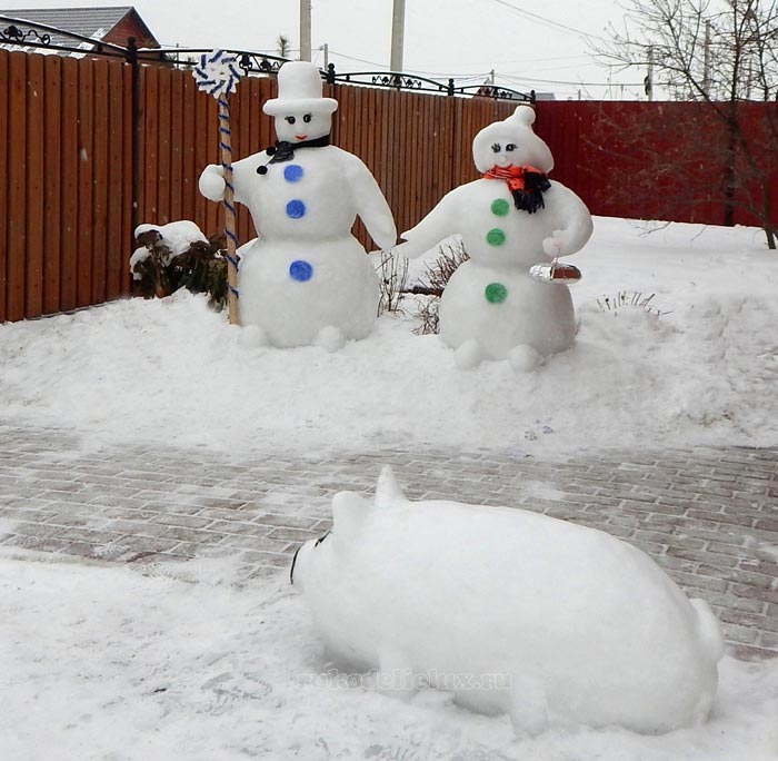 Снеговик из снега