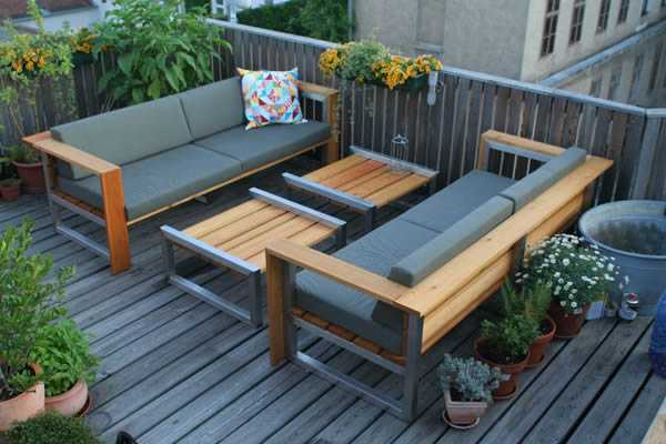 Вариант скамейки из древесины для сада или на дачу