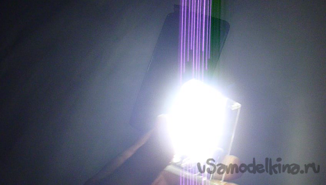 Как сделать маленький мощный фонарь на аккумуляторе сотового телефона