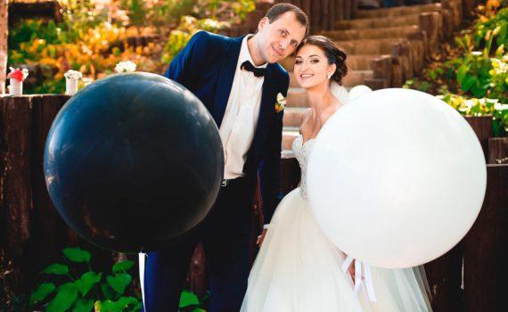 свадебная летняя фотосессия с воздушными шарами